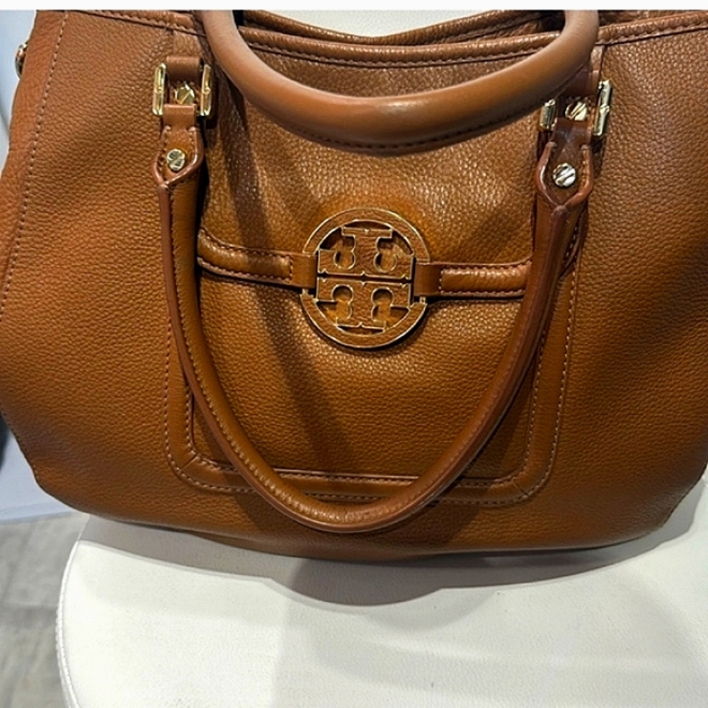 Tory Burch 🎉 Leather Purse *Priced 50% Off* Copy For Closet Clear out Drop